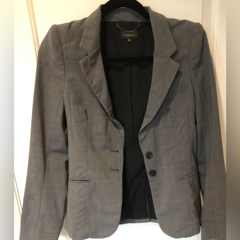 Classic look, gray suit jacket with black lining - size 2